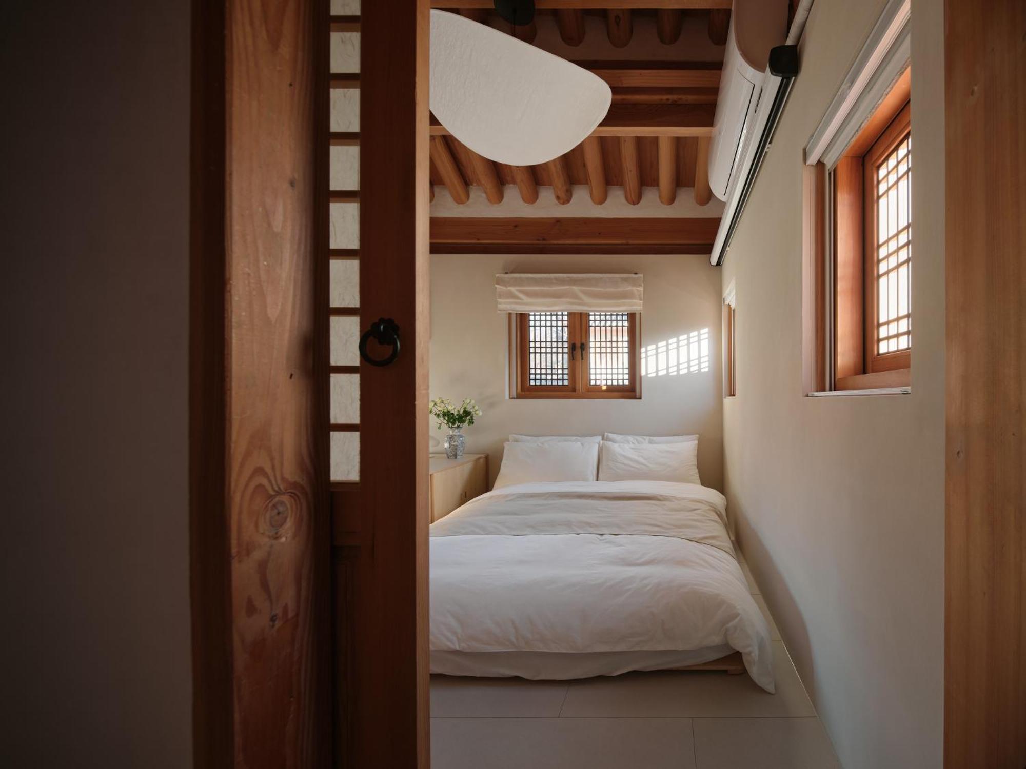 The Korean Traditional Hanok In Downtown Seoul For Convenient Public Transportation - Seoul Ari Kültér fotó