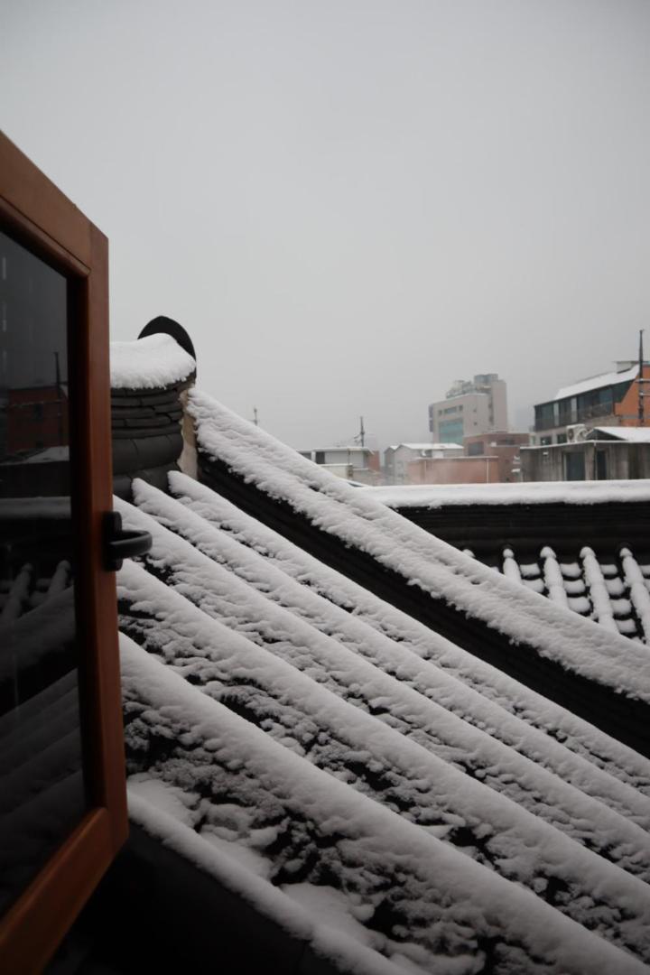 The Korean Traditional Hanok In Downtown Seoul For Convenient Public Transportation - Seoul Ari Kültér fotó